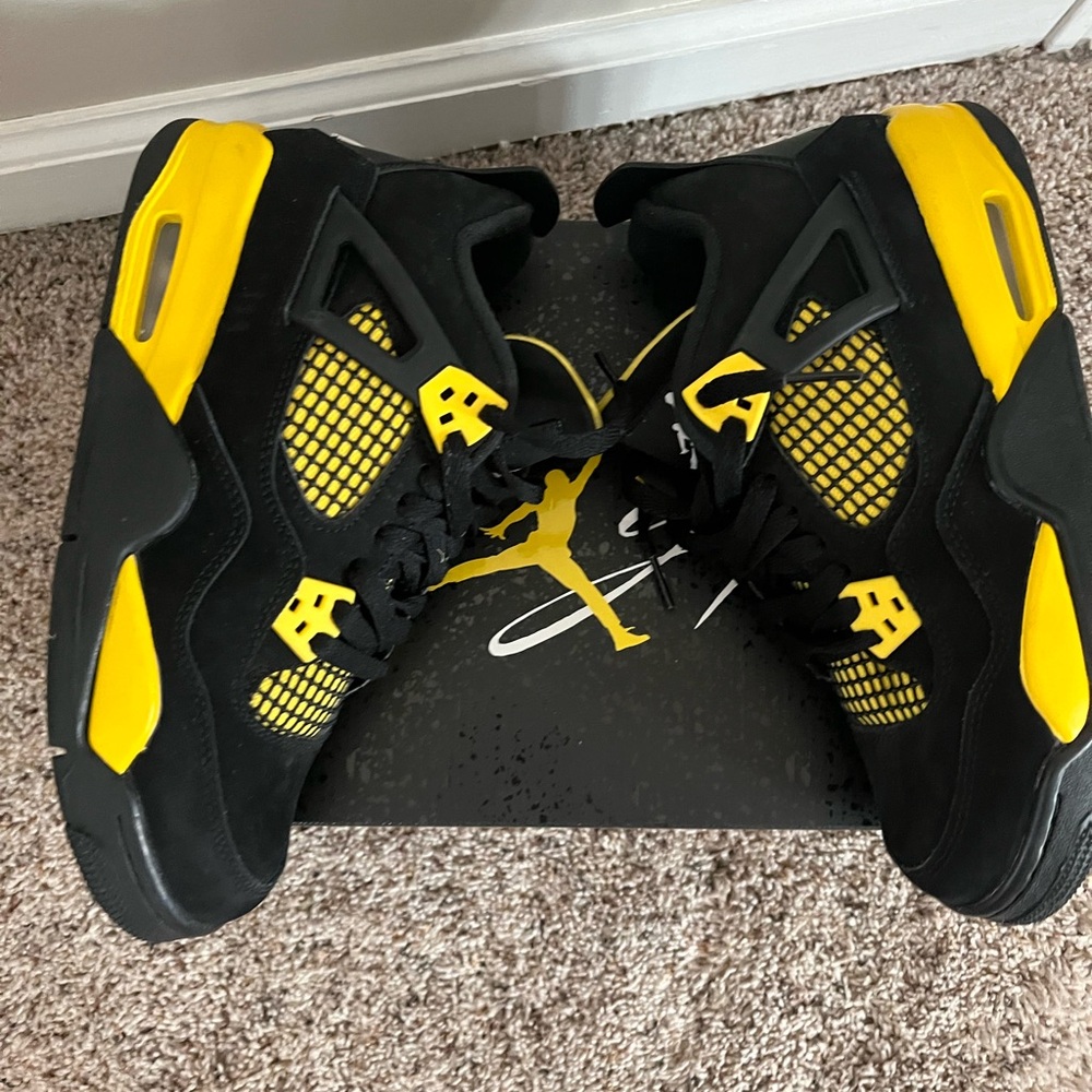 Jordan 4 Retro - Picture 2 of 9